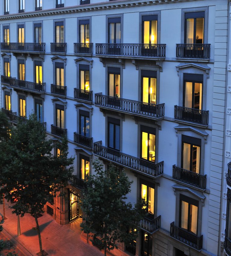 Hoteles 5 estrellas en Barcelona y Pamplona Alma Hotels