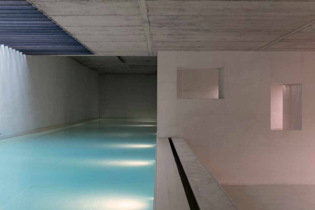 piscina interior hotel alma