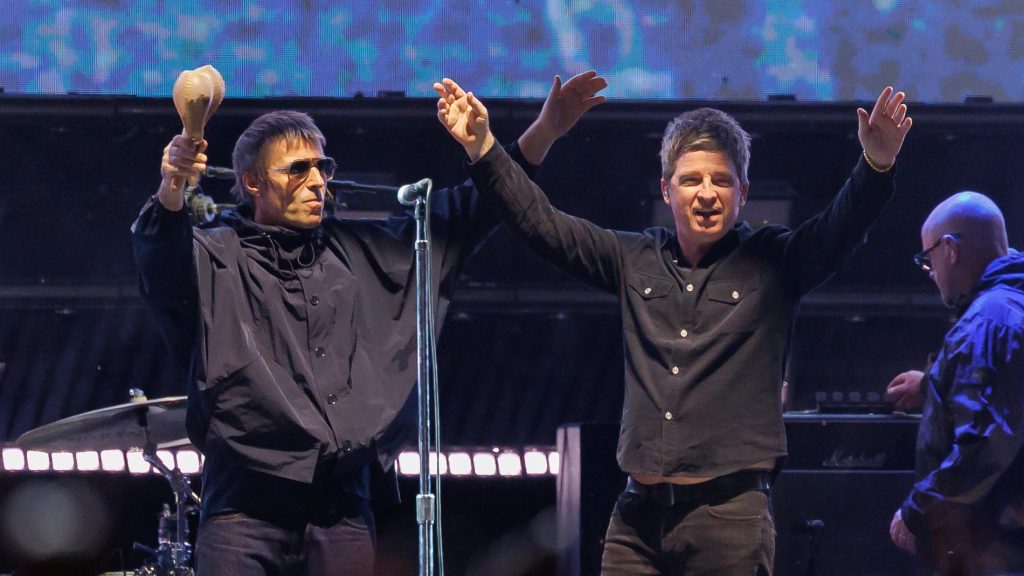 liam-gallagher-noel-gallagher-oasis
